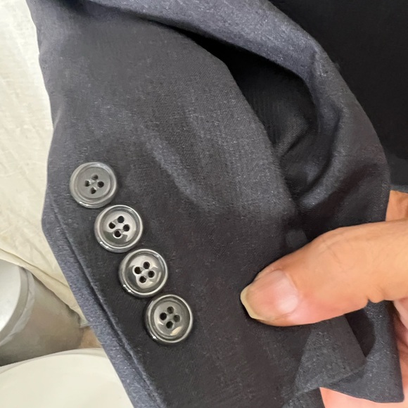 ELEGANTE UOMO MENS DRESS BLAZER SIZE 44R, 70% POLY. 30% RAYON. - Picture 9 of 10